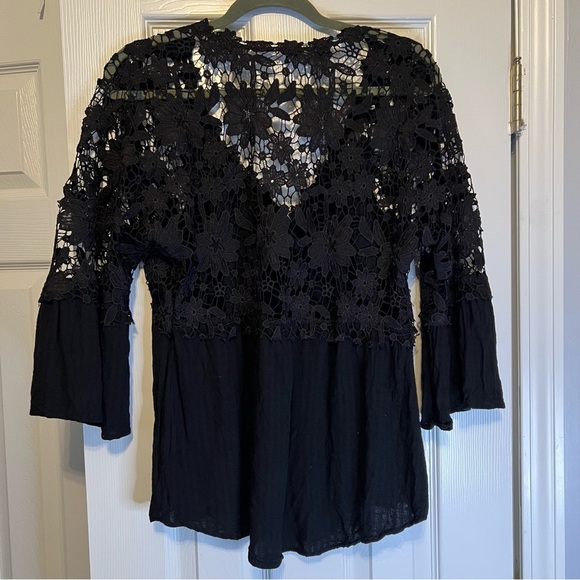 Black Blouse with Three-Quarter Lace Sleeves and V-Neckline - Picture 4 of 5